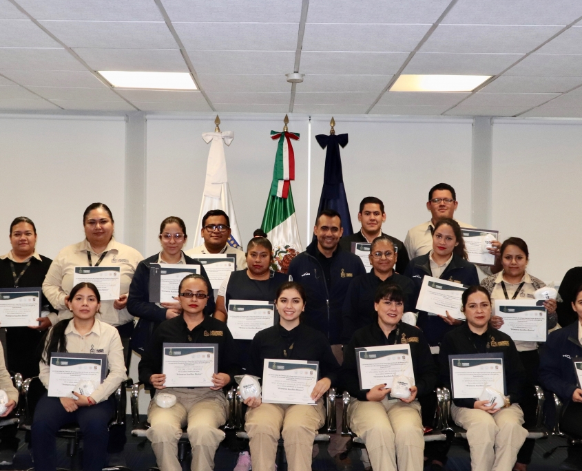 Personal docente y administrativo de la División de Especialización de la Universidad de Ciencias de la Seguridad recibió su constancia por haber concluido satisfactoriamente el Curso de Primeros Auxilios Básico.